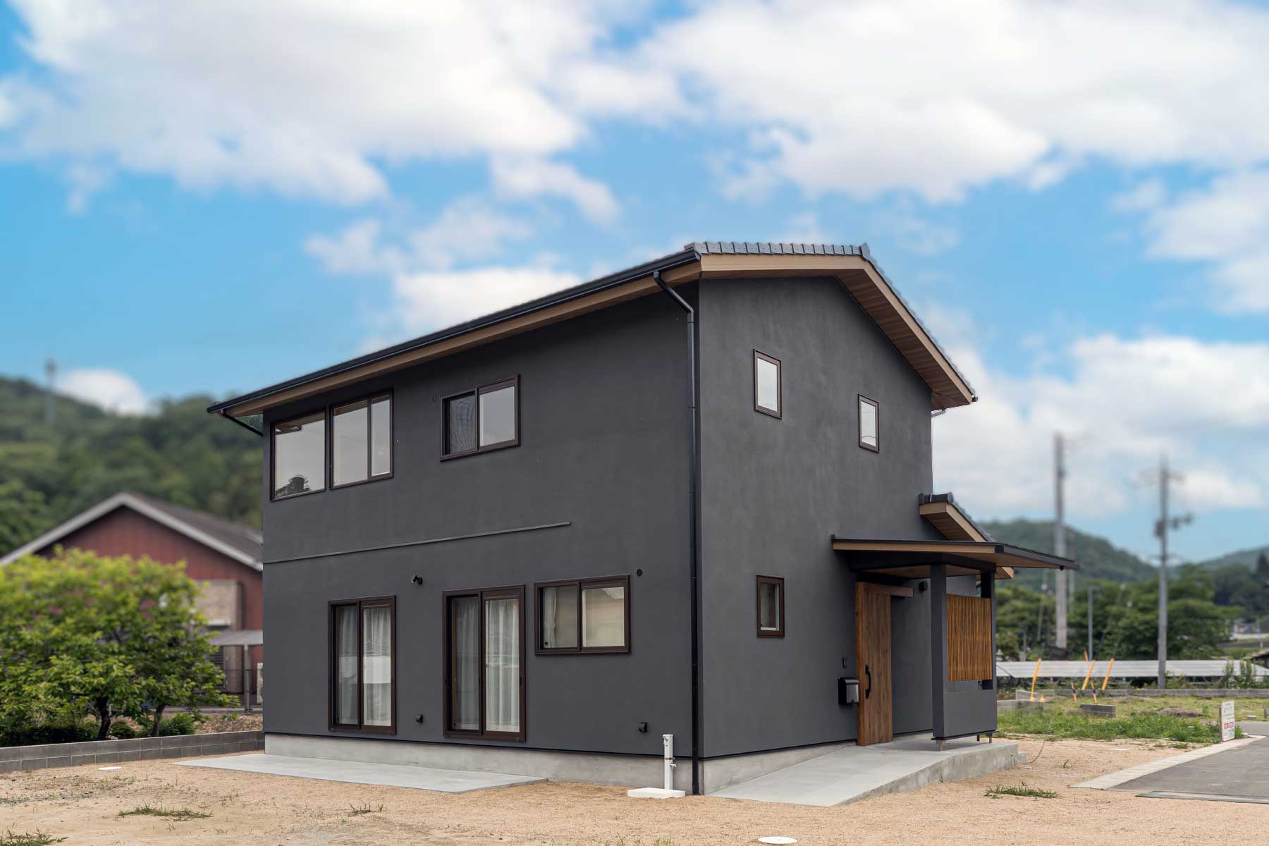 木肌と光が奏でる、やすらぎの家